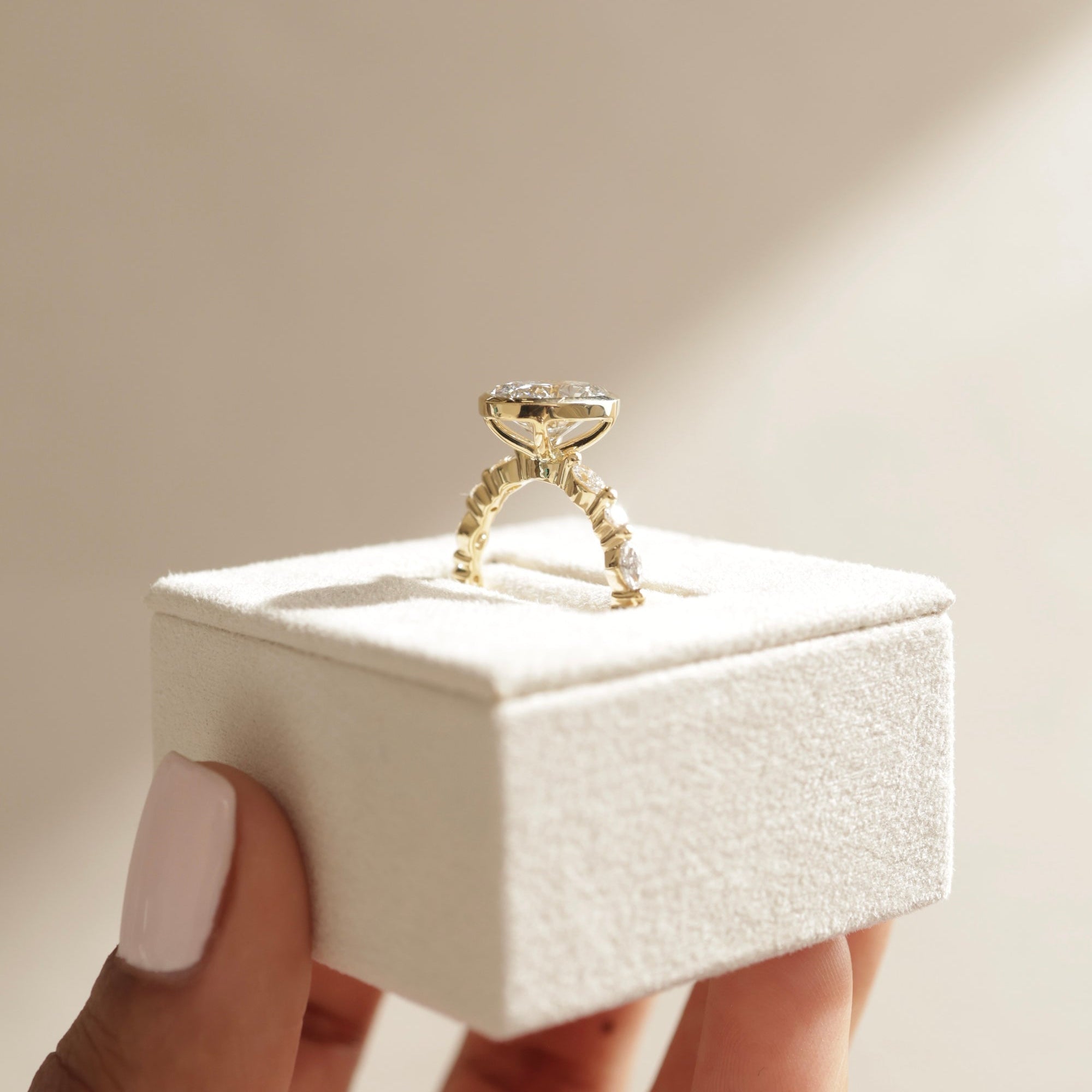 oval cut solitaire ring, vintage oval diamond ring, oval diamond halo ring, dainty oval shaped ring, yellow gold oval ring, elegant oval diamond ring,