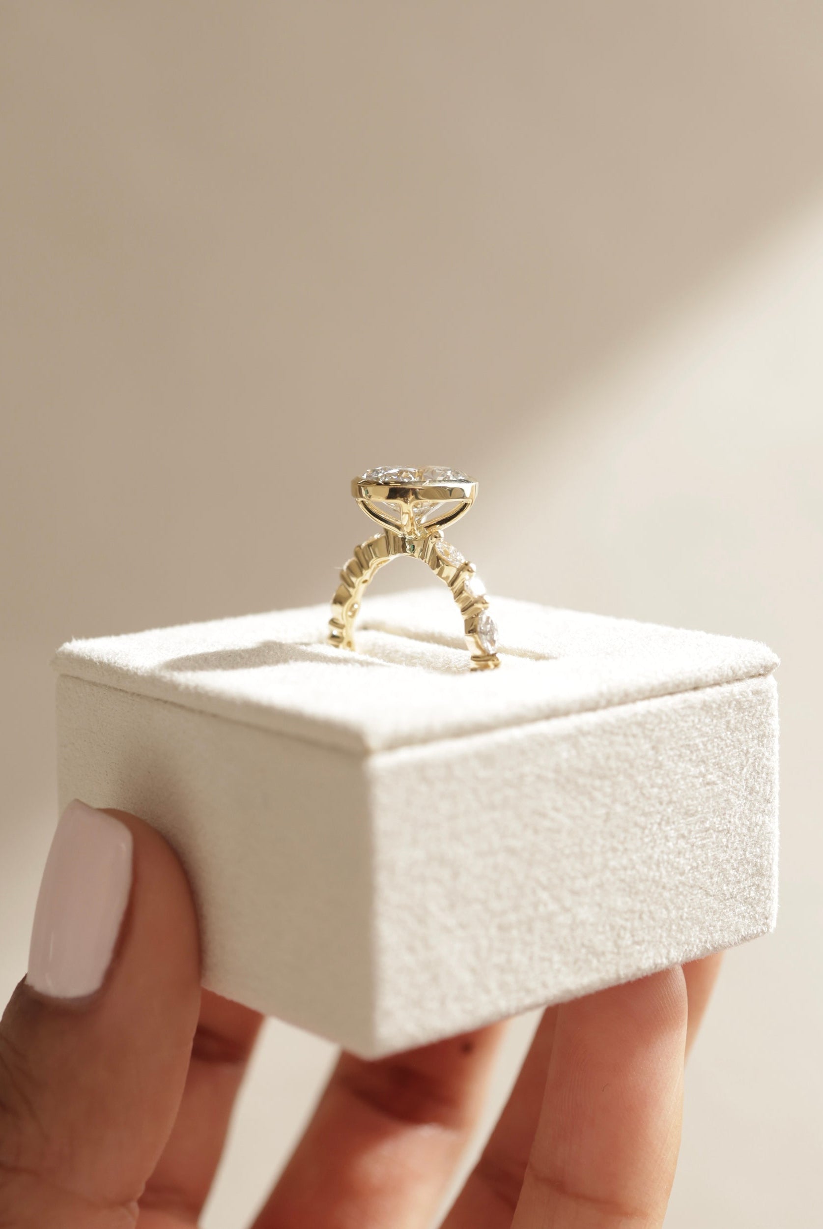 oval cut solitaire ring, vintage oval diamond ring, oval diamond halo ring, dainty oval shaped ring, yellow gold oval ring, elegant oval diamond ring,