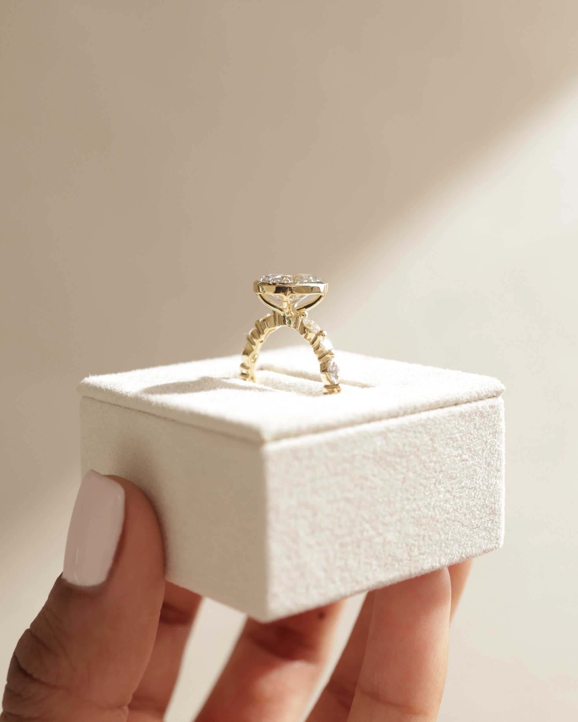 oval cut solitaire ring, vintage oval diamond ring, oval diamond halo ring, dainty oval shaped ring, yellow gold oval ring, elegant oval diamond ring,