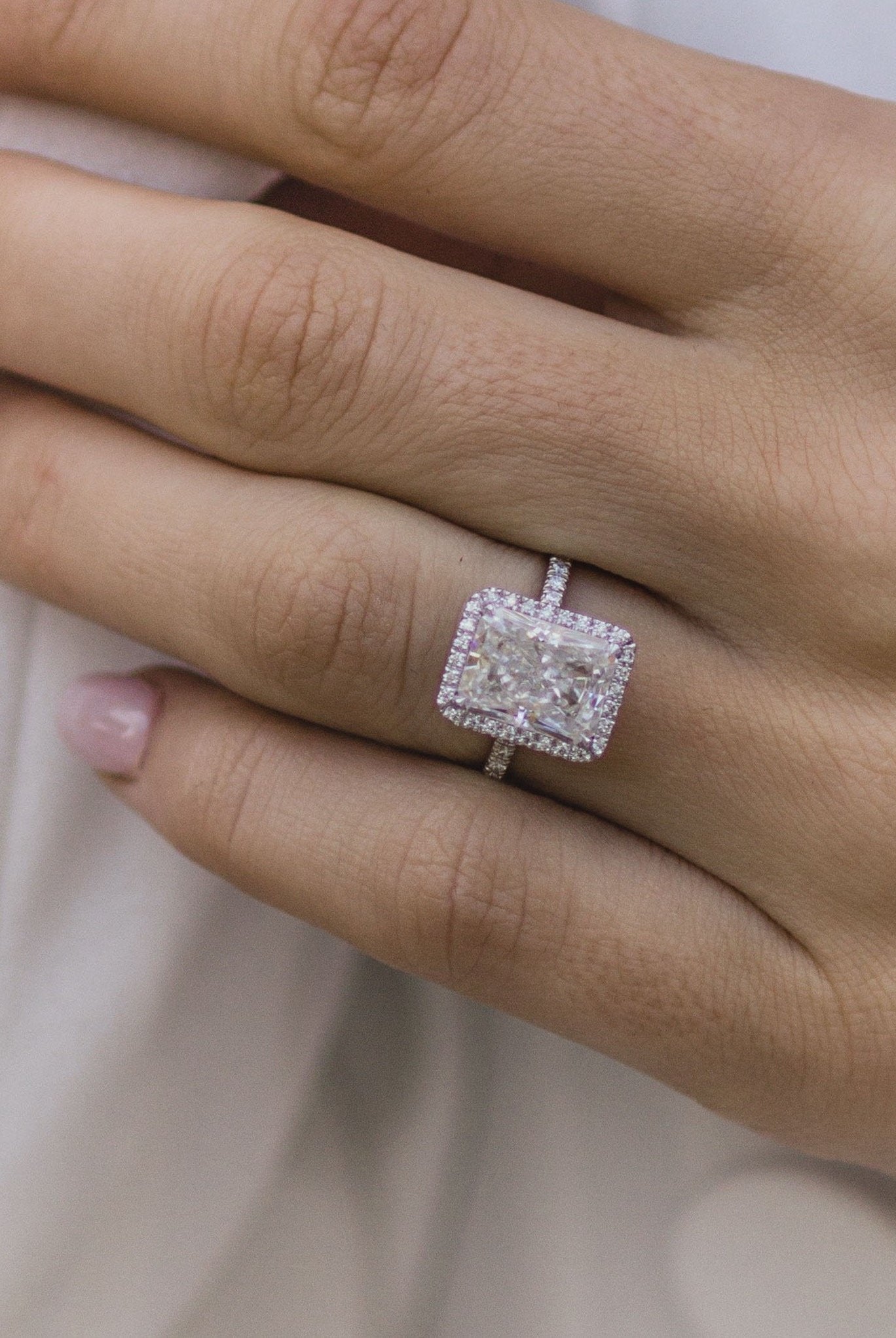 Romantic moissanite wedding rings