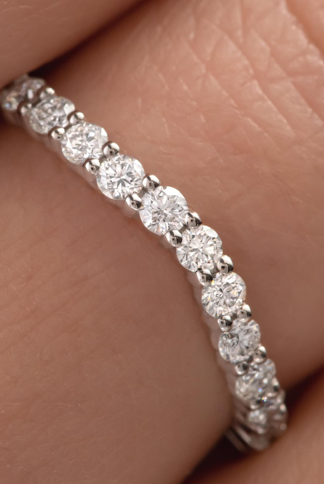 round-shaped-moissanite-semi-eternity-wedding-band