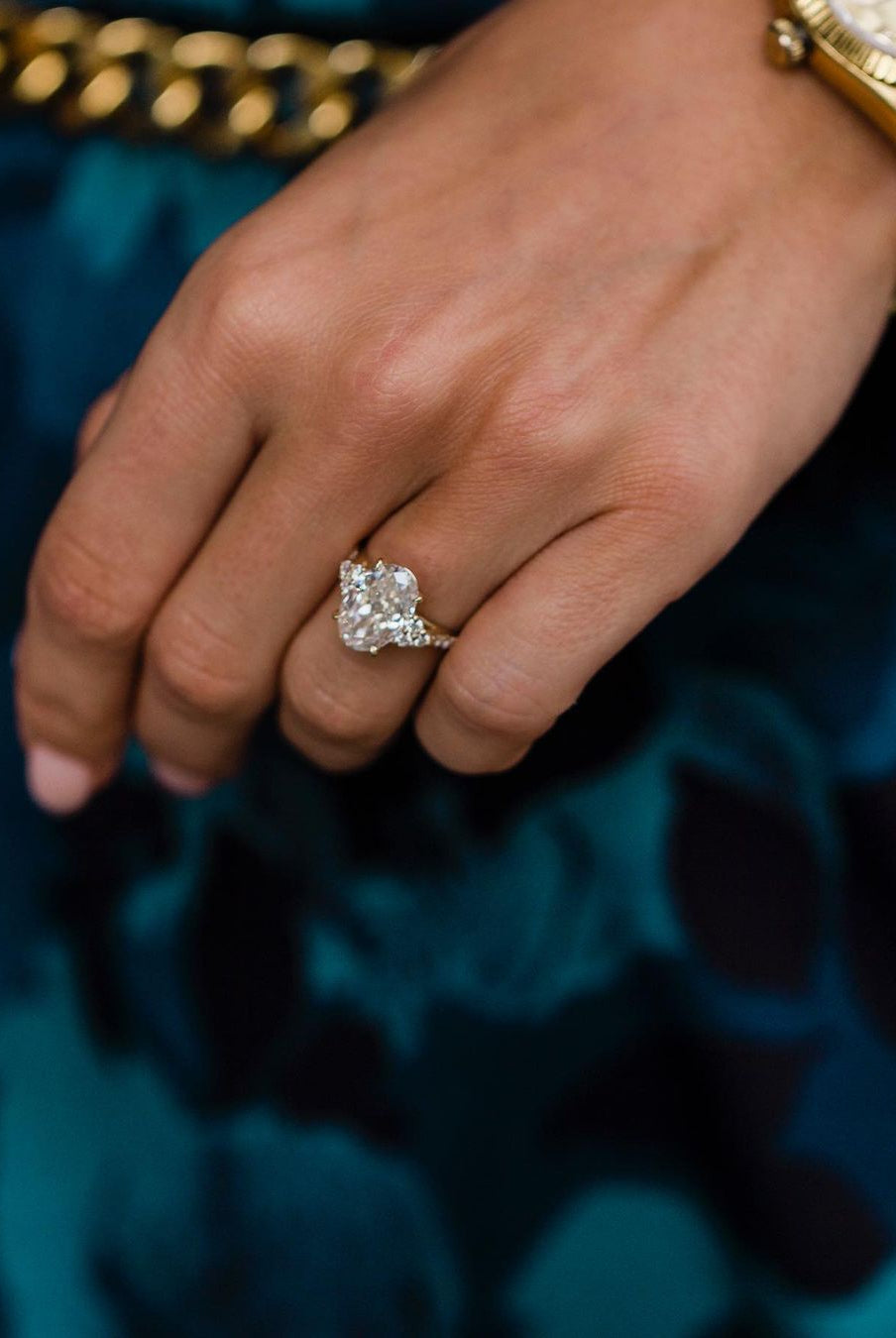 oval-cluster-moissanite-engagement-ring