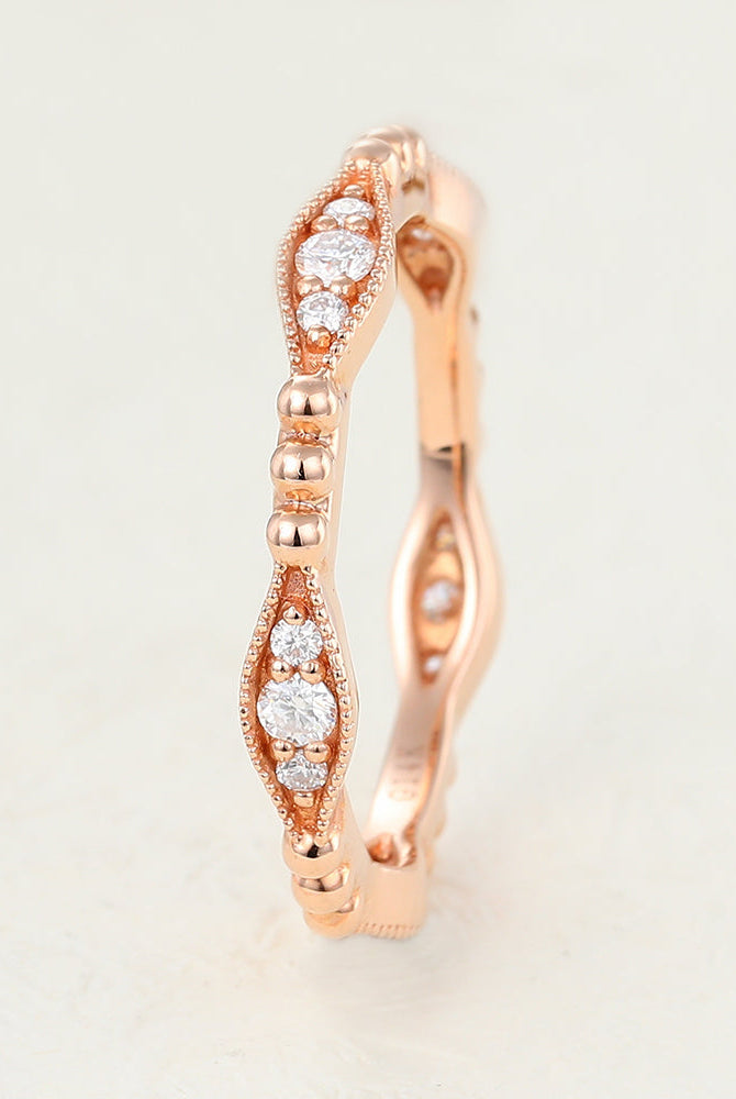 round-shaped-moissanite-vintage-style-wedding-band