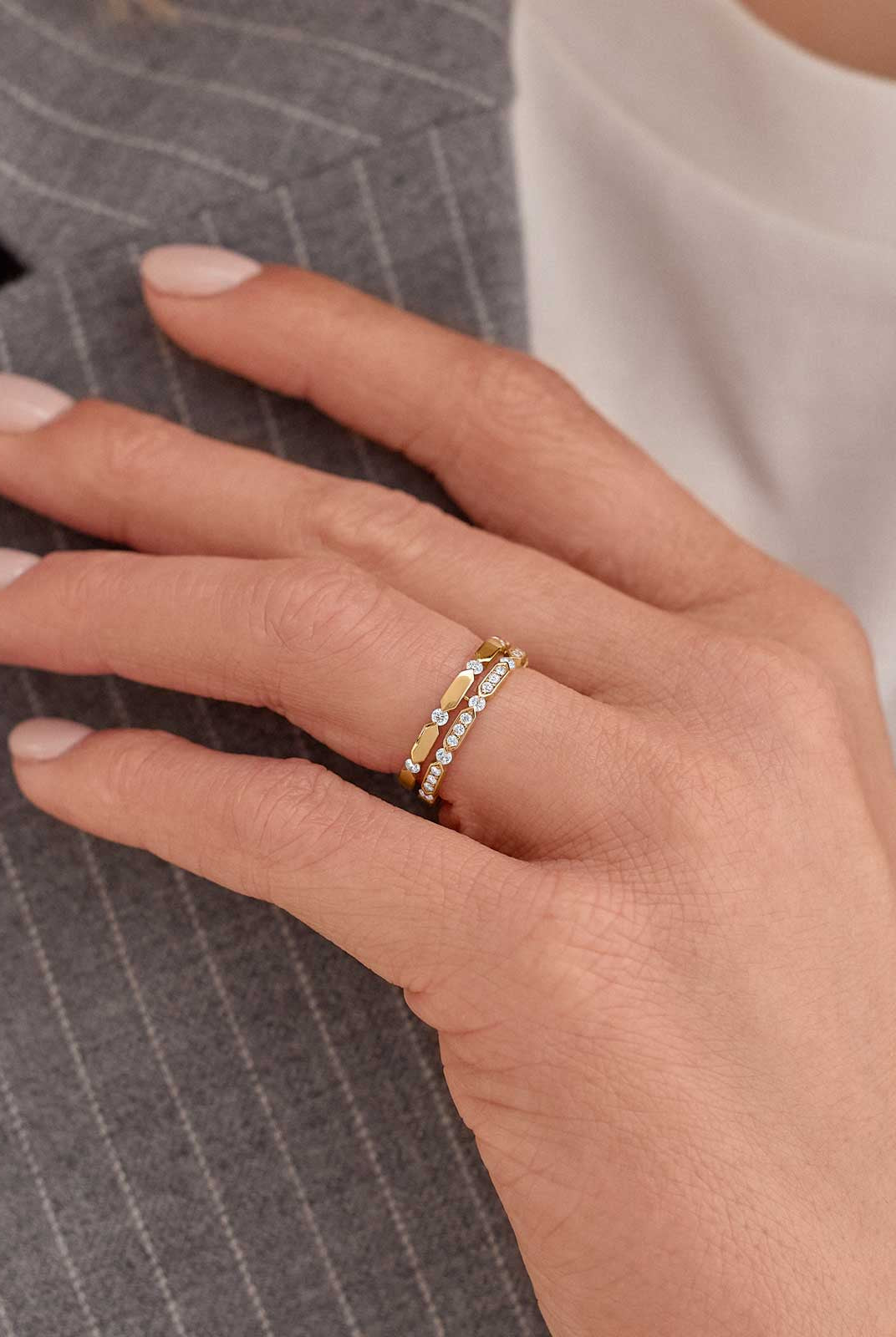 round-shaped-moissanite-minimalist-wedding-bands