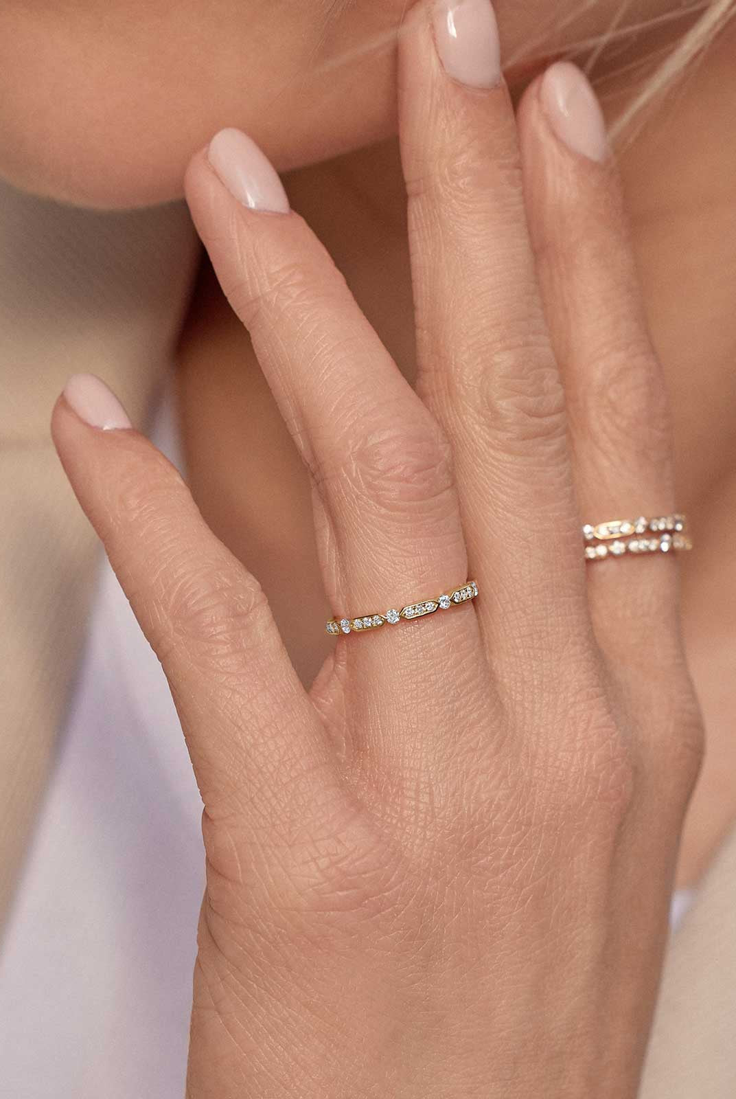 0-30-ct-round-shaped-moissanite-minimalist-wedding-band