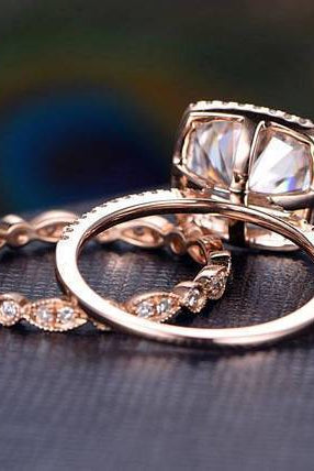 1-0-ct-cushion-cut-halo-moissanite-bridal-ring-set