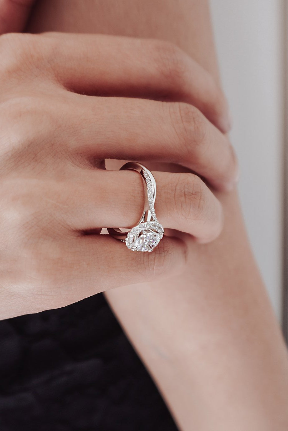 1-0-ct-round-shaped-moissanite-halo-engagement-ring-7