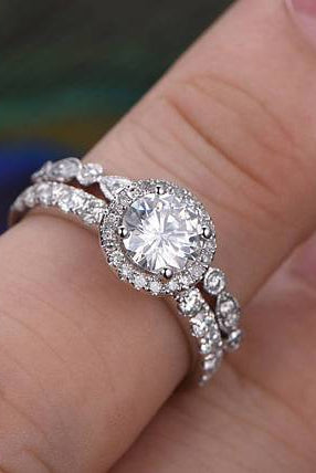 round-cut-halo-moissanite-bridal-ring-set
