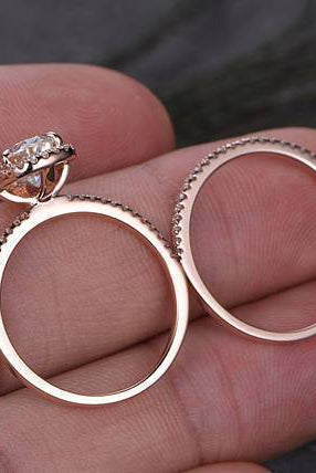 1-0-ct-pear-cut-halo-moissanite-bridal-ring-set-1