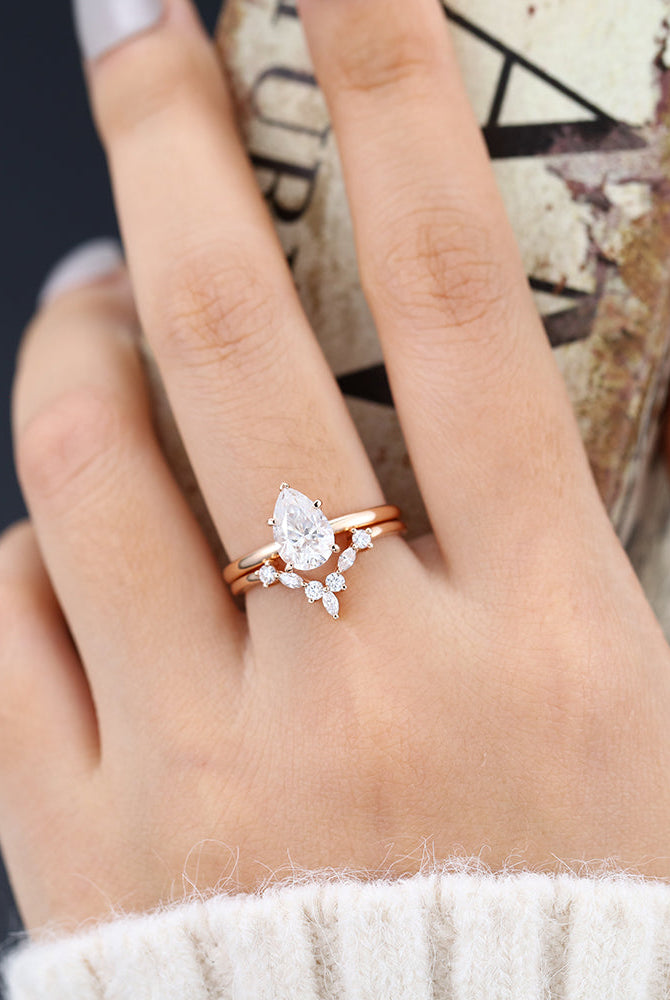 1-50-ct-pear-moissanite-solitaire-bridal-ring-set-2