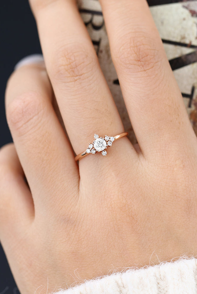 0-22-ct-round-shaped-moissanite-cluster-engagement-ring-5