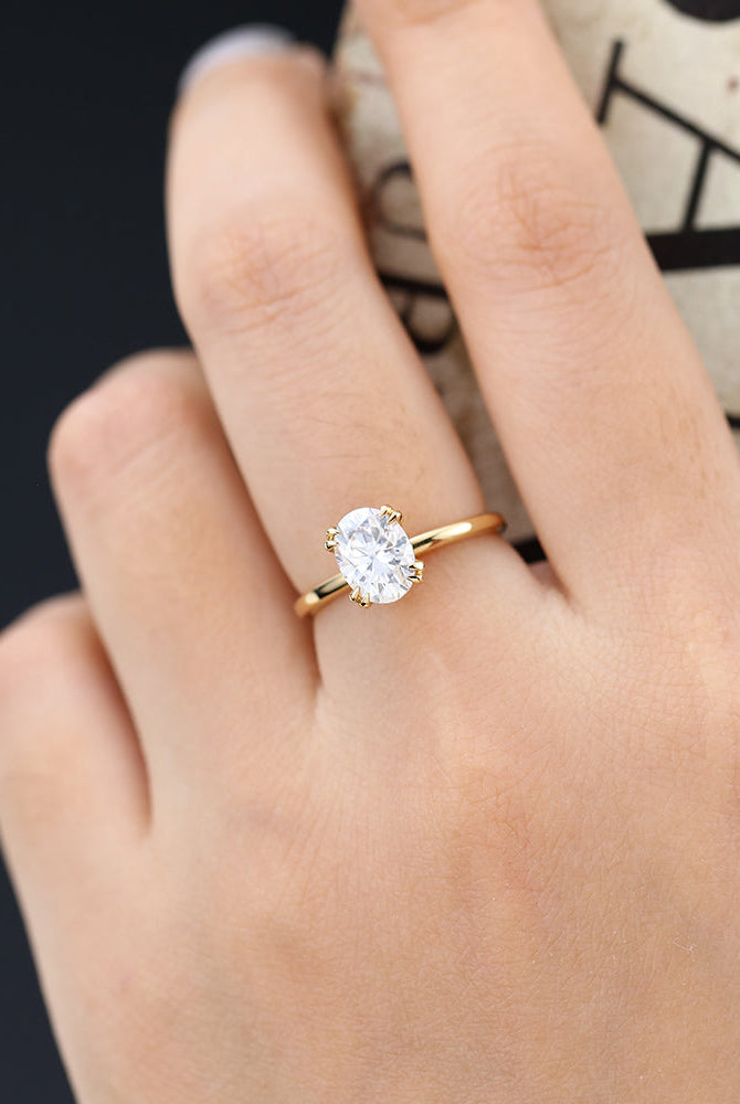 oval-shaped-moissanite-solitaire-engagement-ring-5