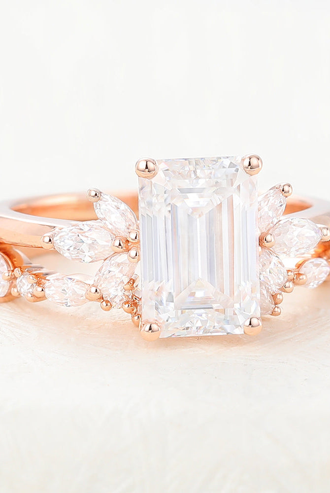 emerald-moissanite-cluster-bridal-ring-set