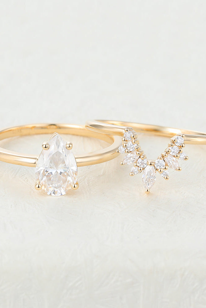 pear-moissanite-solitaire-bridal-ring-set