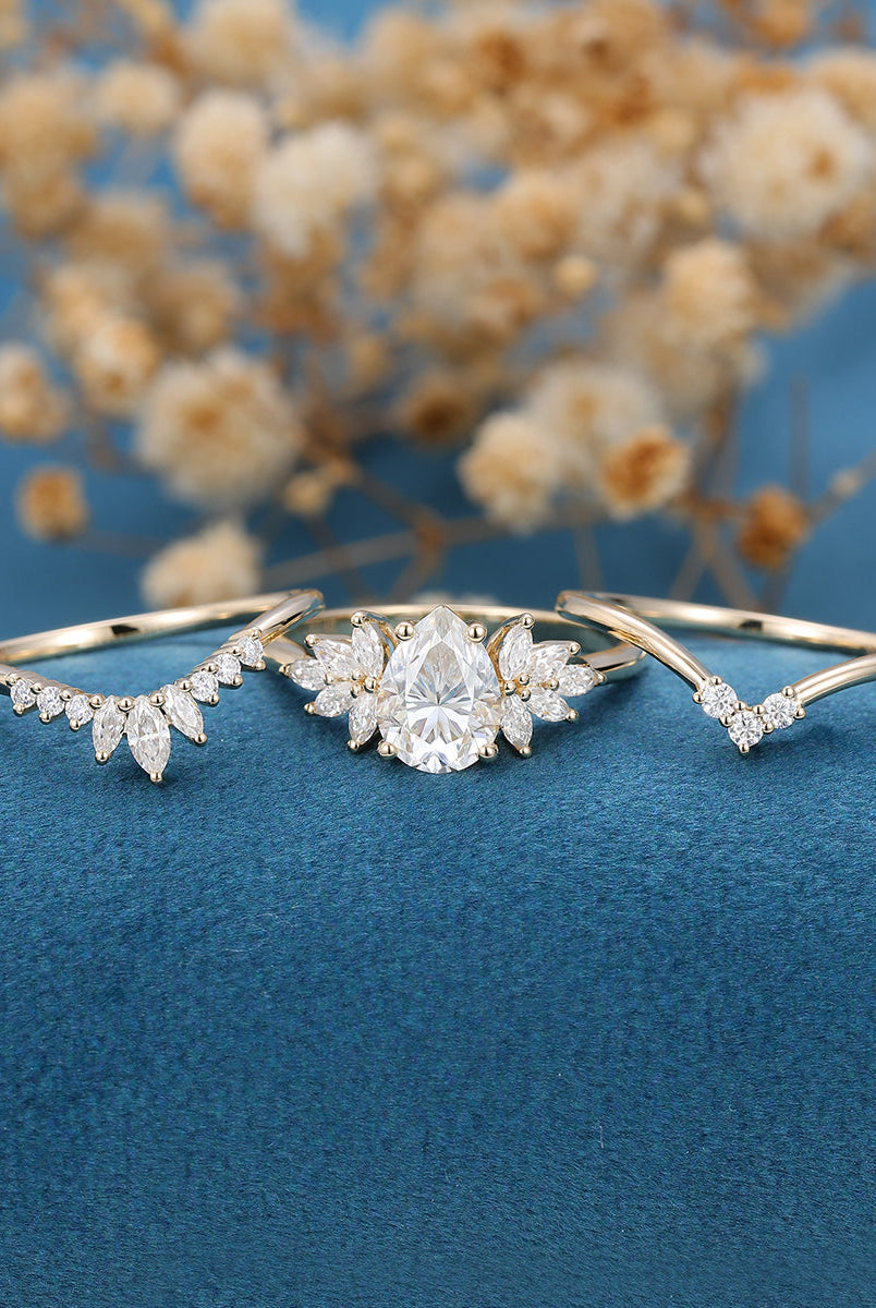 pear-shaped-moissanite-cluster-bridal-set-3