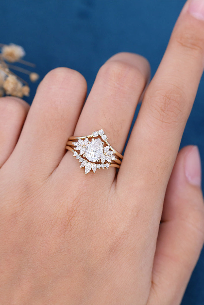 pear-shaped-moissanite-cluster-bridal-set-3