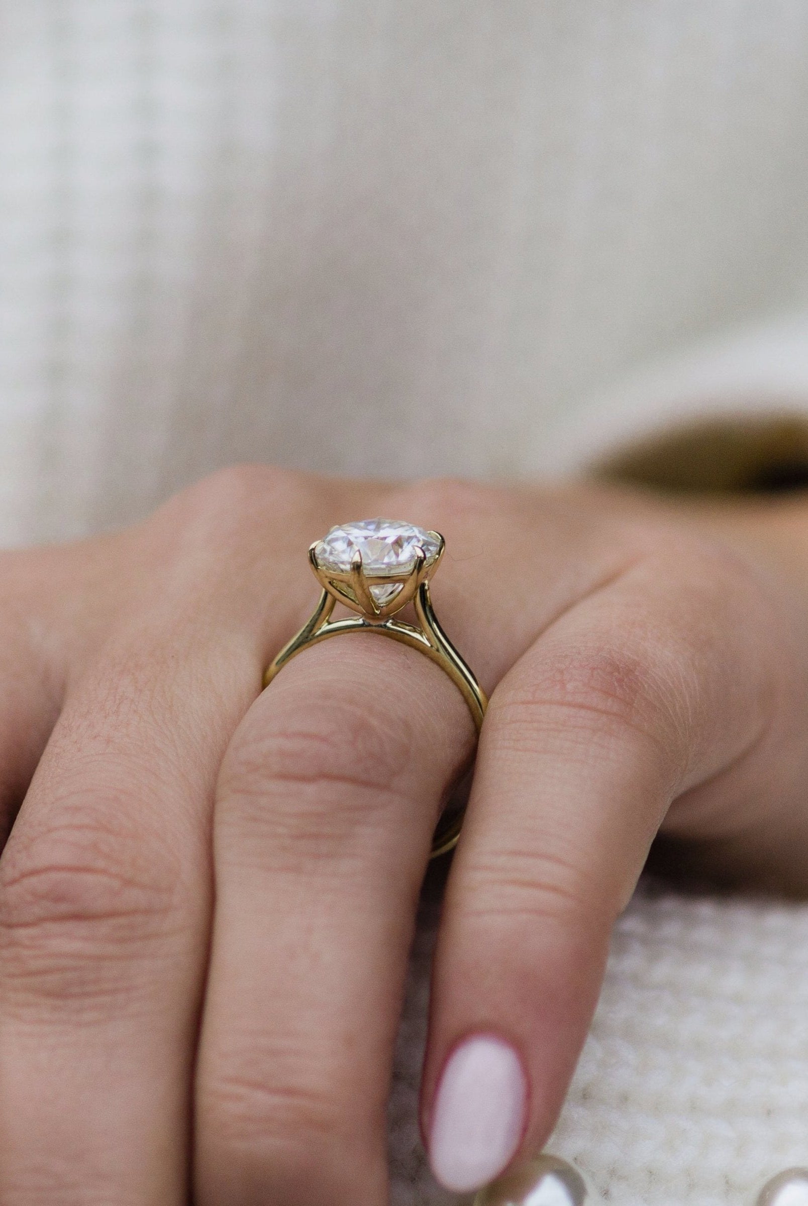 3.0CT Round Cut 6 Prongs Moissanite Solitaire Engagement Ring