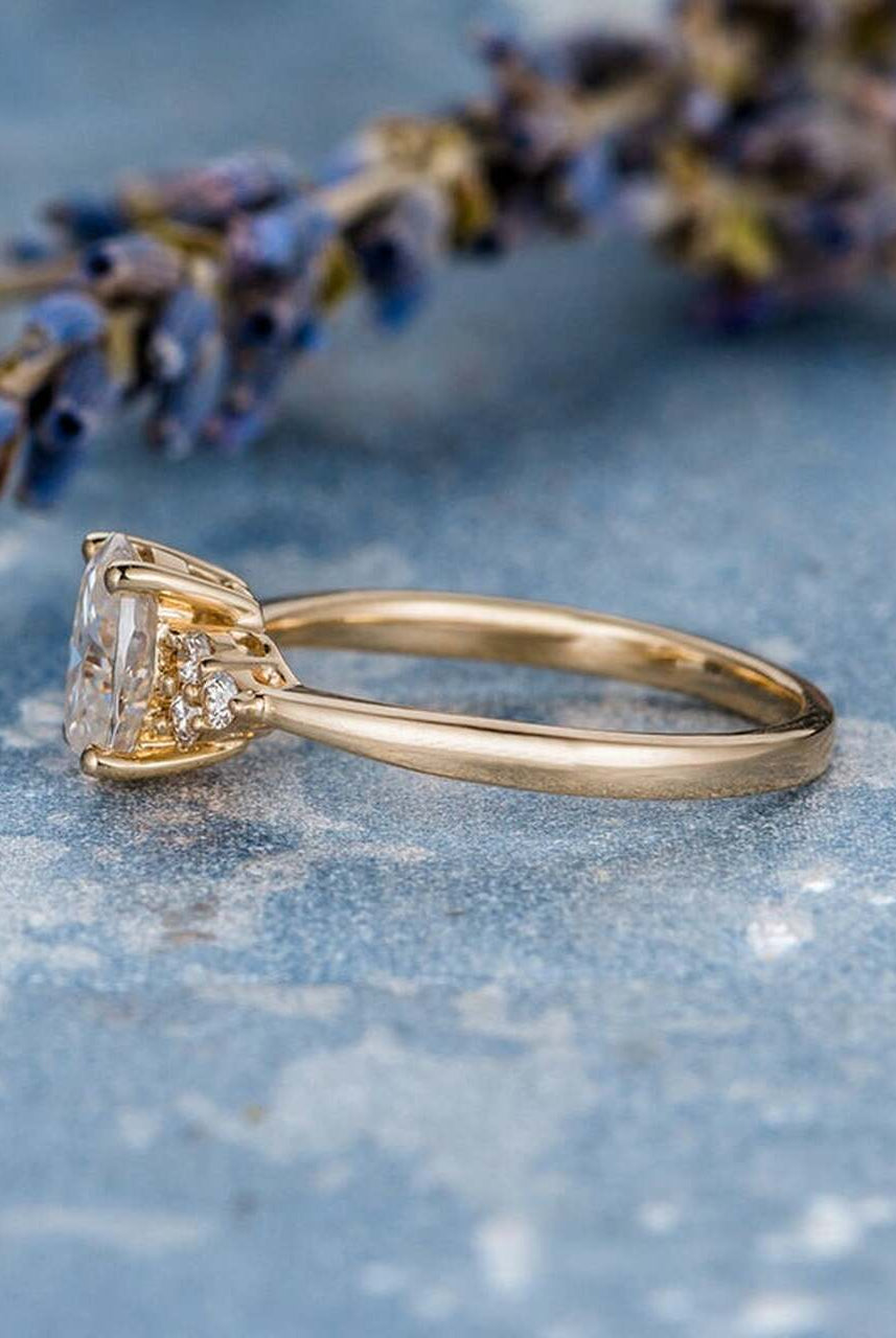 1.0CT Oval Cluster Moissanite Diamond Engagement Ring With Solitaire Setting