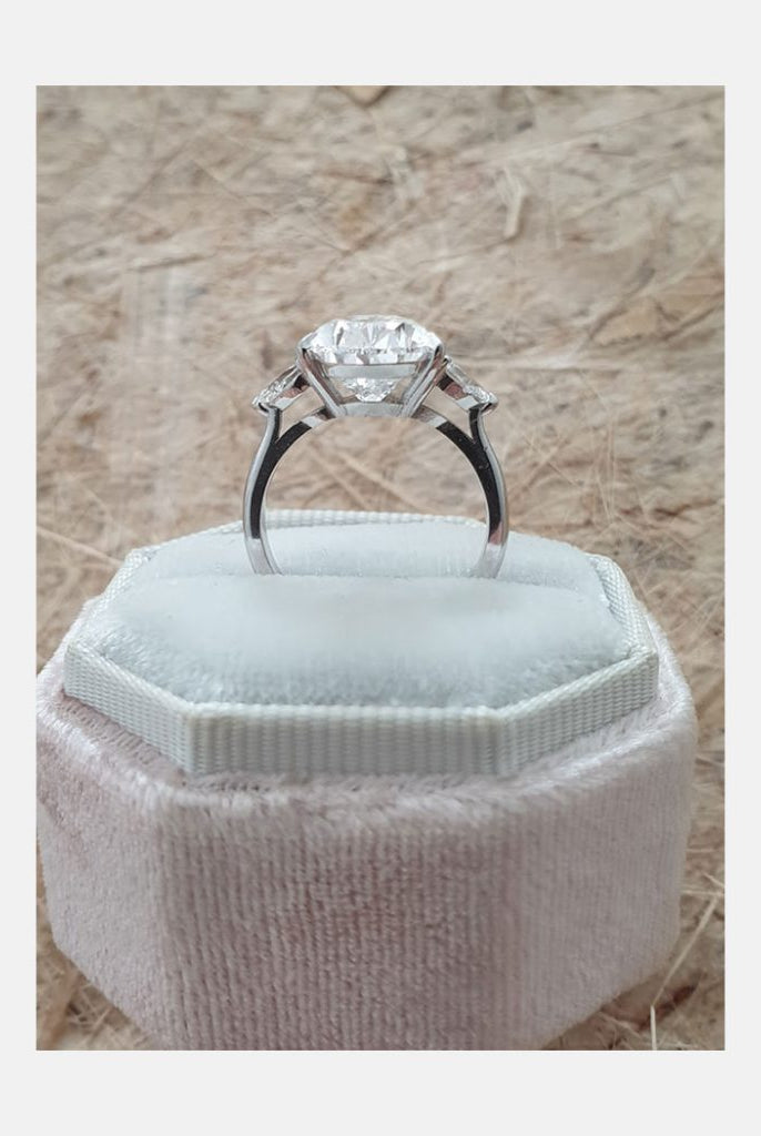 Natural moissanite rings