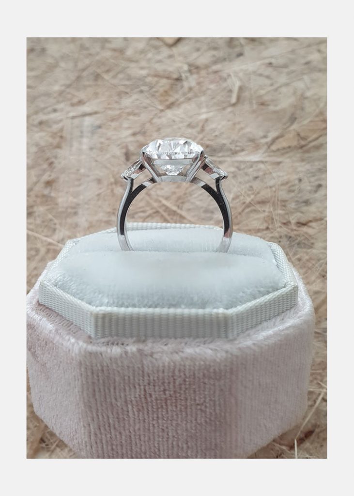 Natural moissanite rings