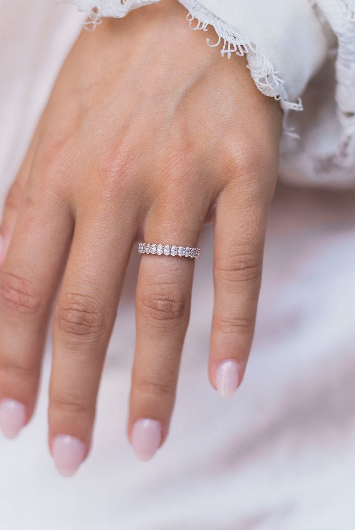 2-76-tcw-oval-shared-prong-moissanite-wedding-band