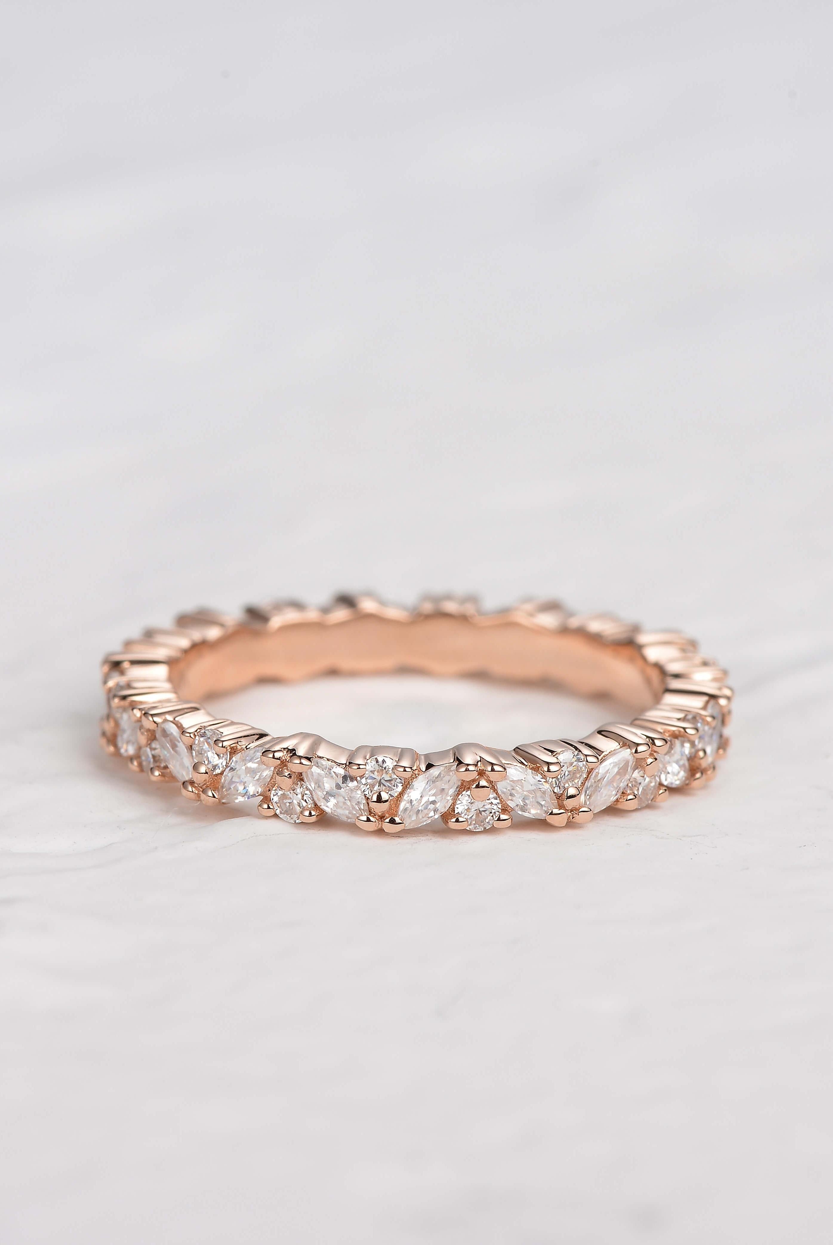 0-4-ct-round-and-marquise-alternative-moissanite-wedding-band