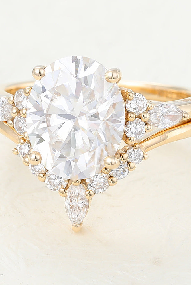 oval-moissanite-cluster-bridal-ring-set-2