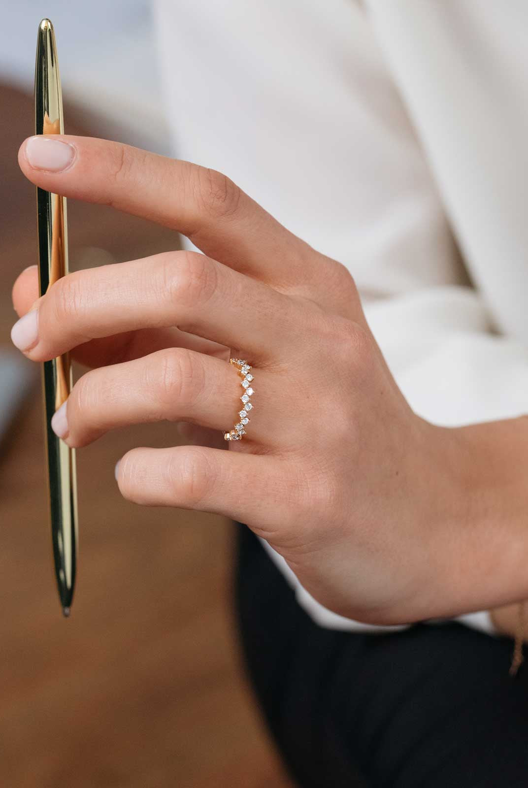 round-shaped-moissanite-cluster-wedding-band