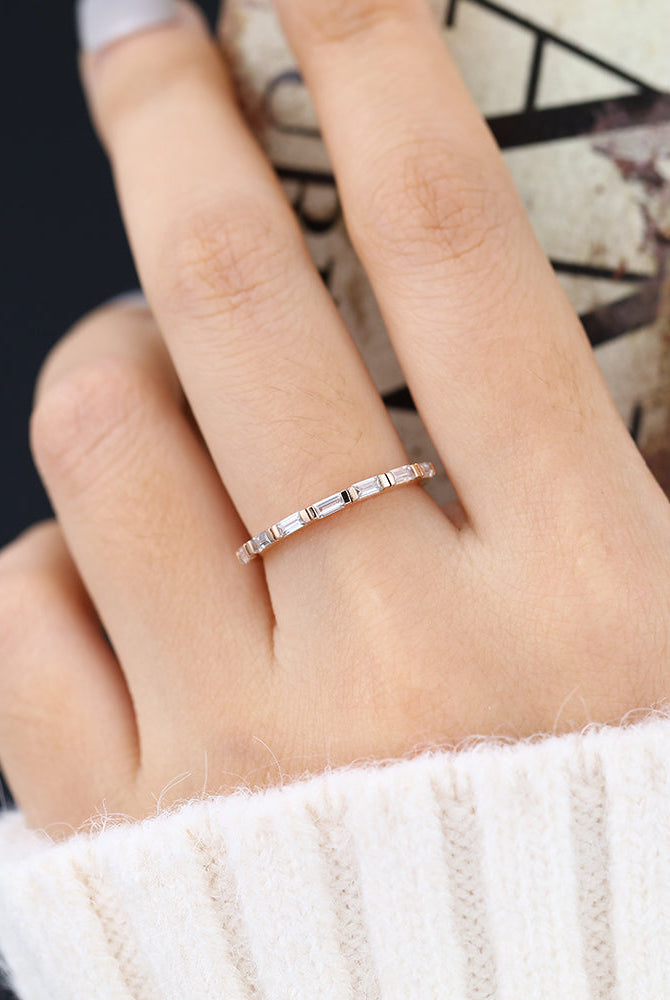 0-42-ct-baguette-shaped-moissanite-bar-style-wedding-band