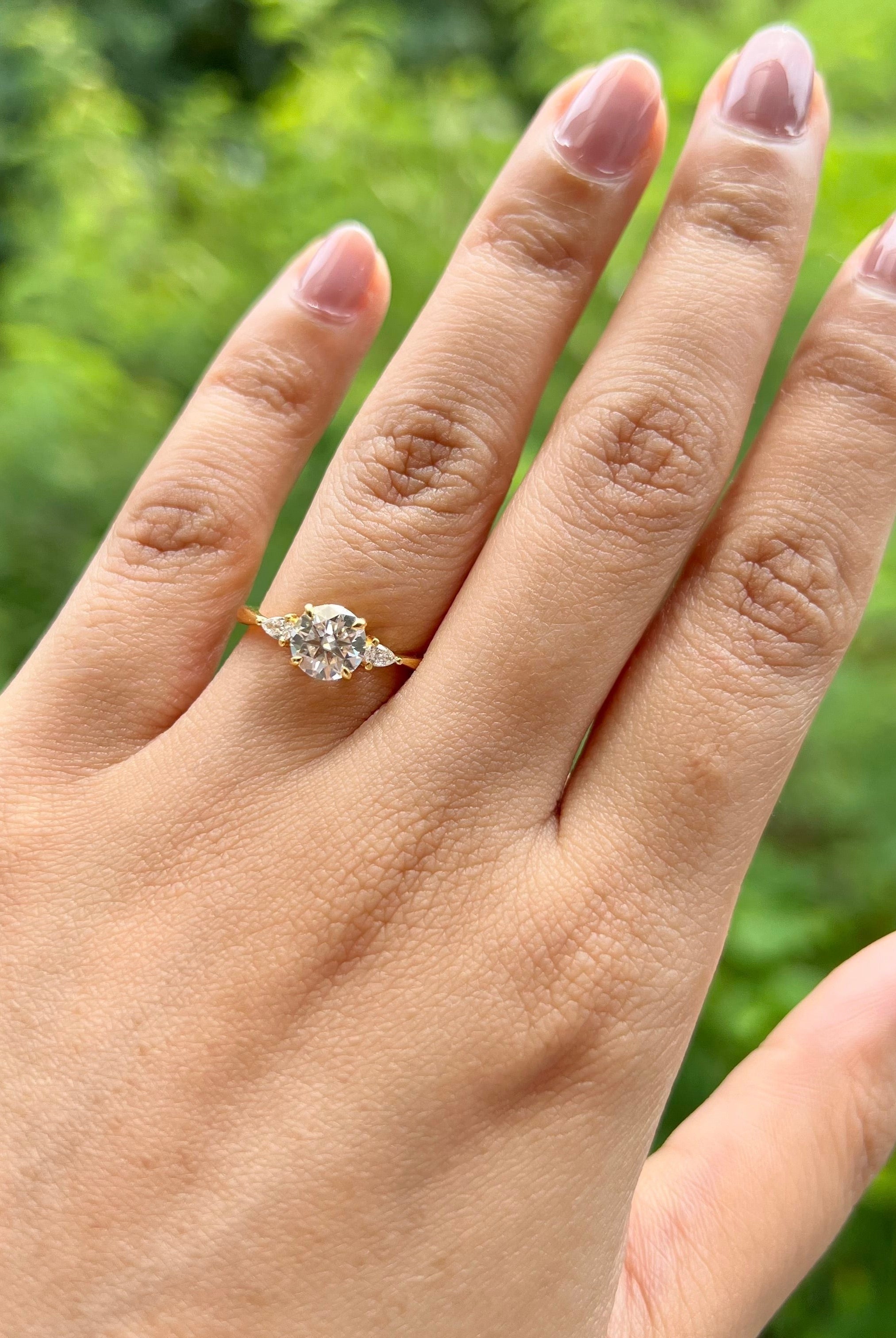 2-65-ct-round-cut-three-stone-moissanite-engagement-ring
