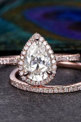 1-0-ct-pear-cut-halo-moissanite-bridal-ring-set-1