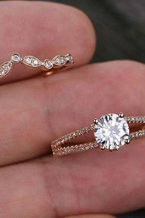 1-0-ct-round-cut-solitaire-split-shank-moissanite-bridal-ring-set