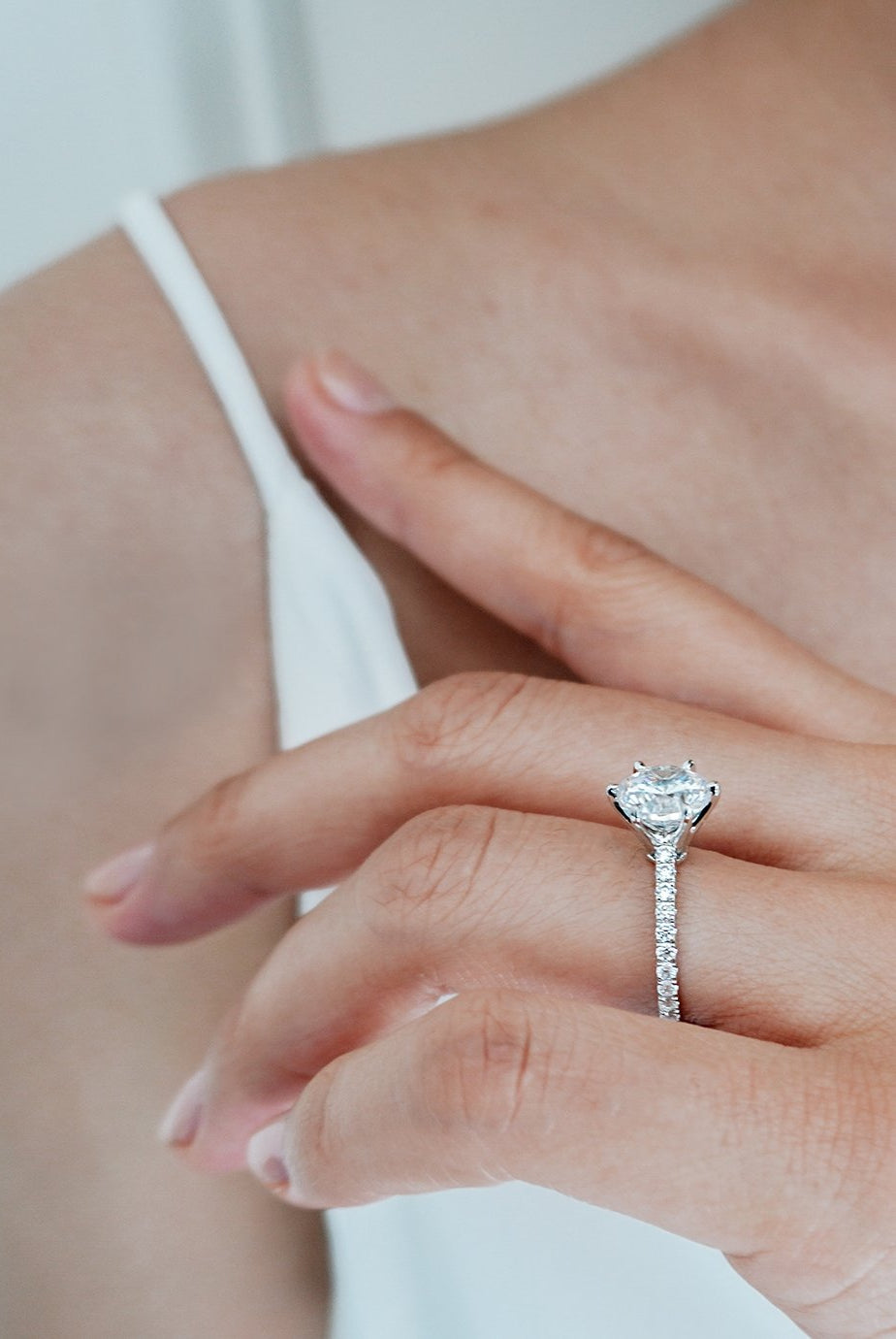 2-0-ct-round-shaped-moissanite-solitaire-pave-setting-engagement-ring-3