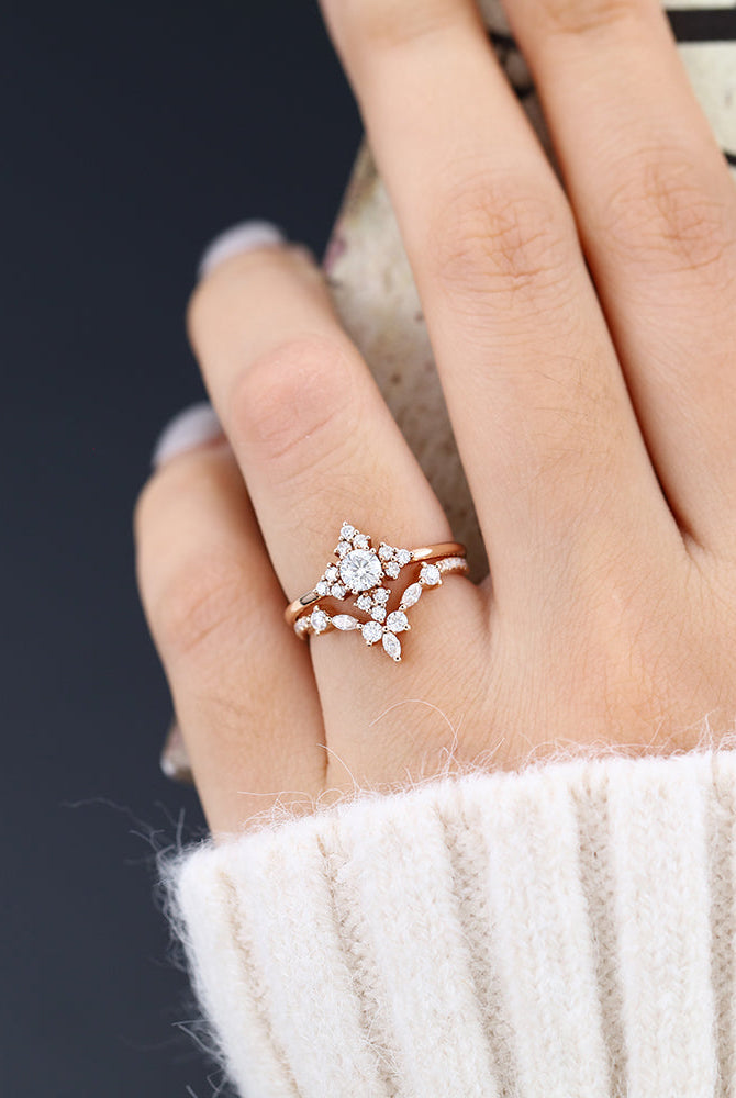 round-moissanite-cluster-bridal-ring-set