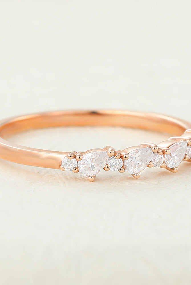 pear-round-shaped-moissanite-alternative-wedding-band