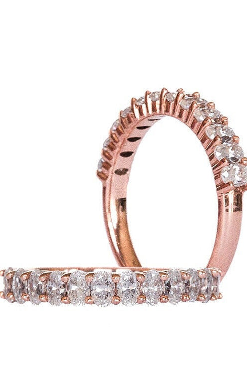 oval-shared-prong-moissanite-wedding-band