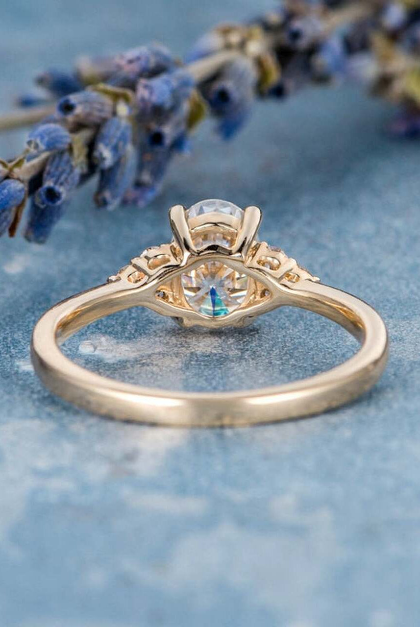 1.0CT Oval Cluster Moissanite Diamond Engagement Ring With Solitaire Setting