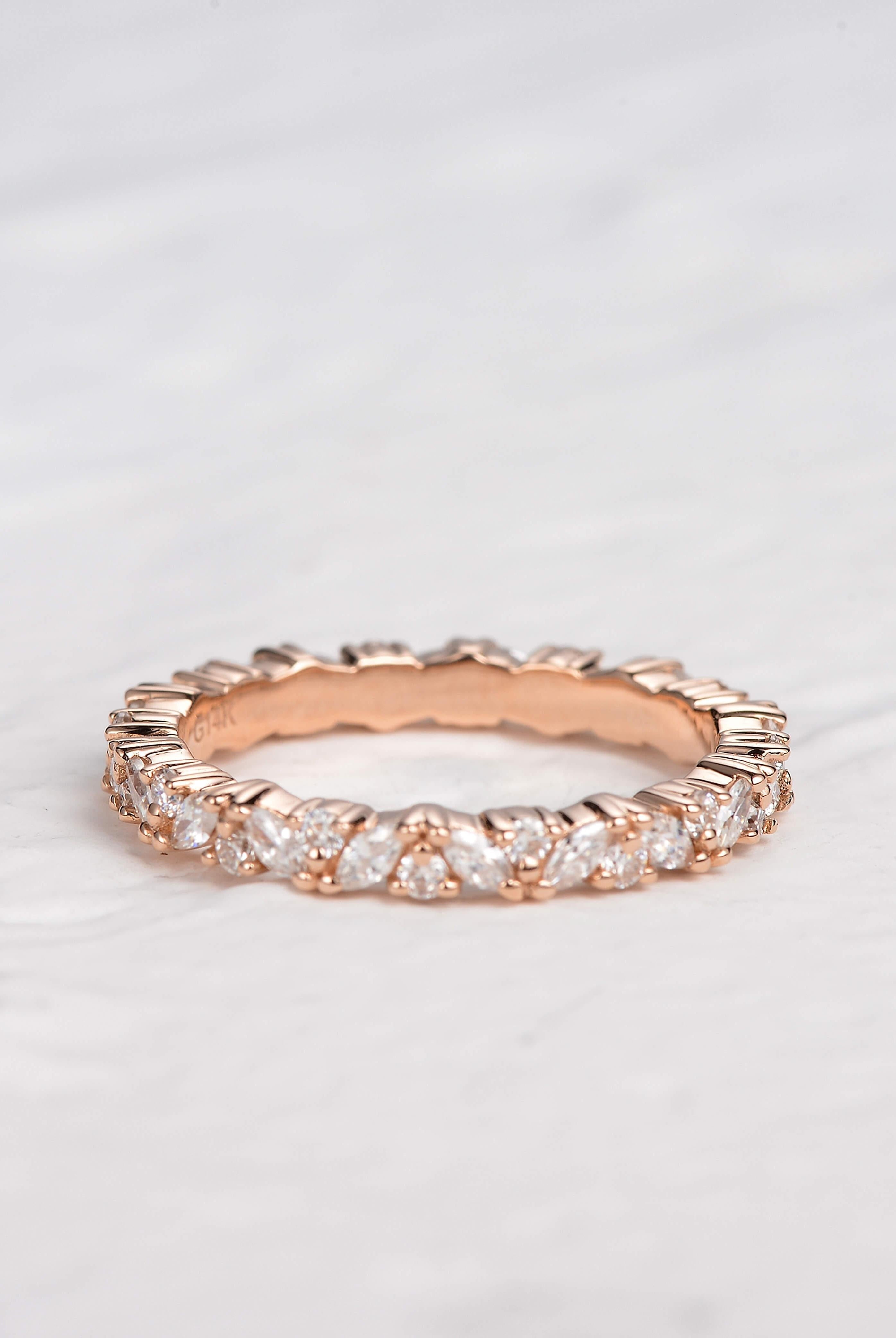 0-4-ct-round-and-marquise-alternative-moissanite-wedding-band