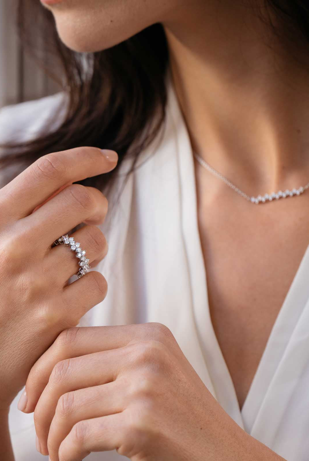 round-shaped-moissanite-cluster-wedding-band