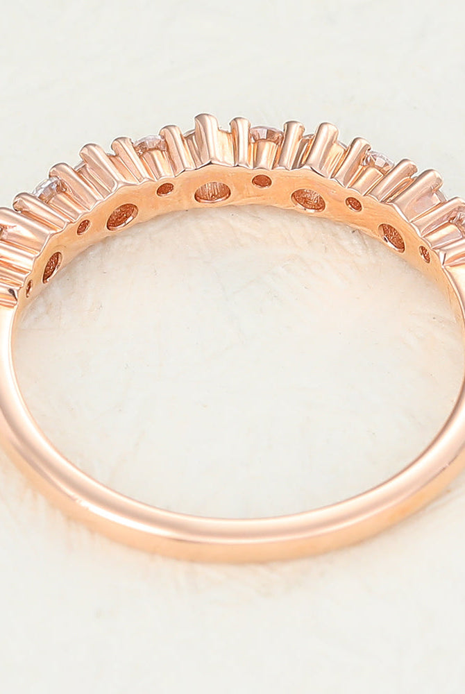 round-shaped-moissanite-cluster-wedding-band