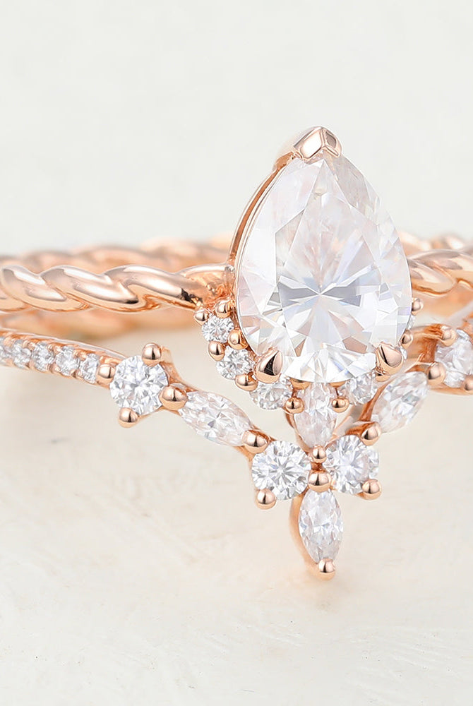 pear-moissanite-cluster-bridal-ring-set-6