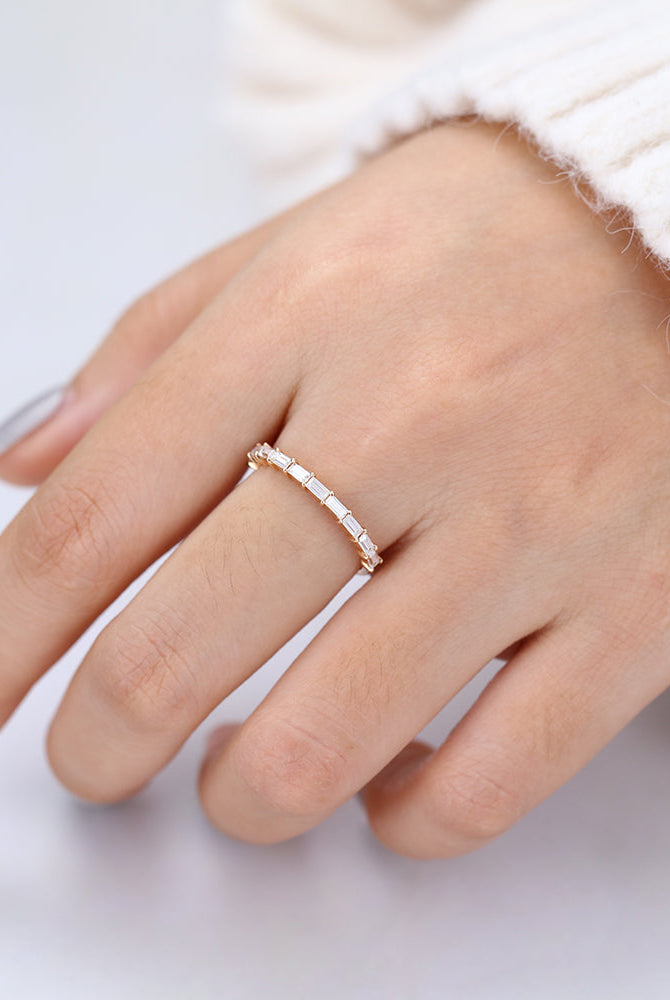 0-60-ct-baguette-shaped-moissanite-bar-style-wedding-band