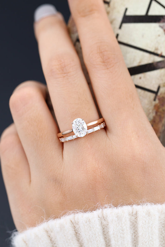 oval-moissanite-solitaire-bridal-ring-set