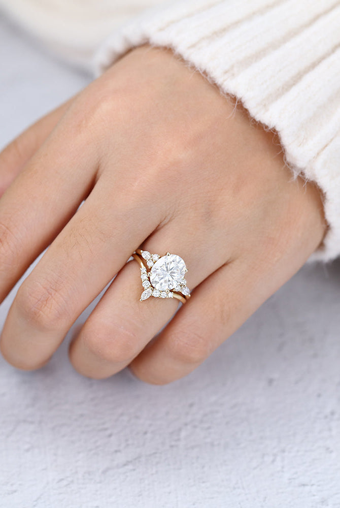 oval-moissanite-cluster-bridal-ring-set-2