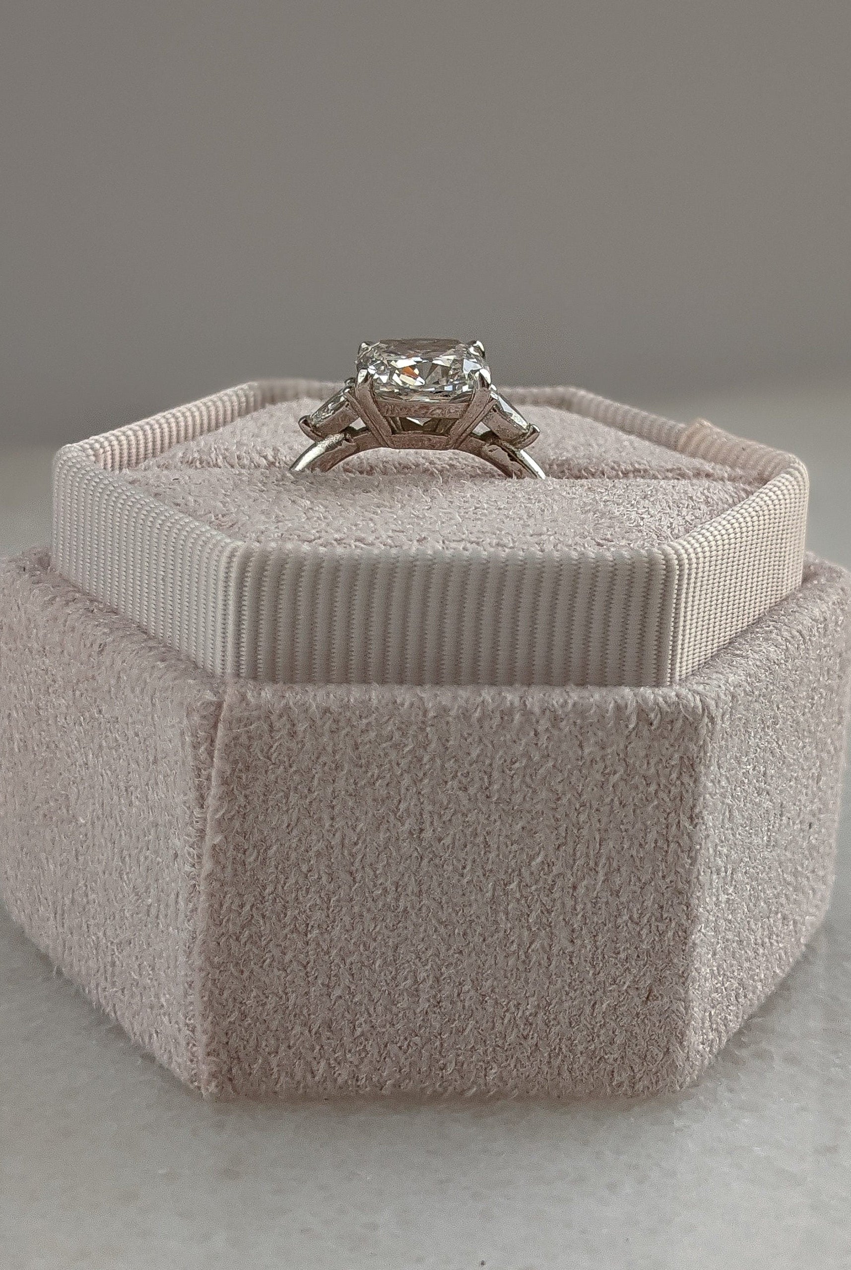 2.66CT Cushion Three Stone Moissanite Diamond Solitaire Engagement Ring