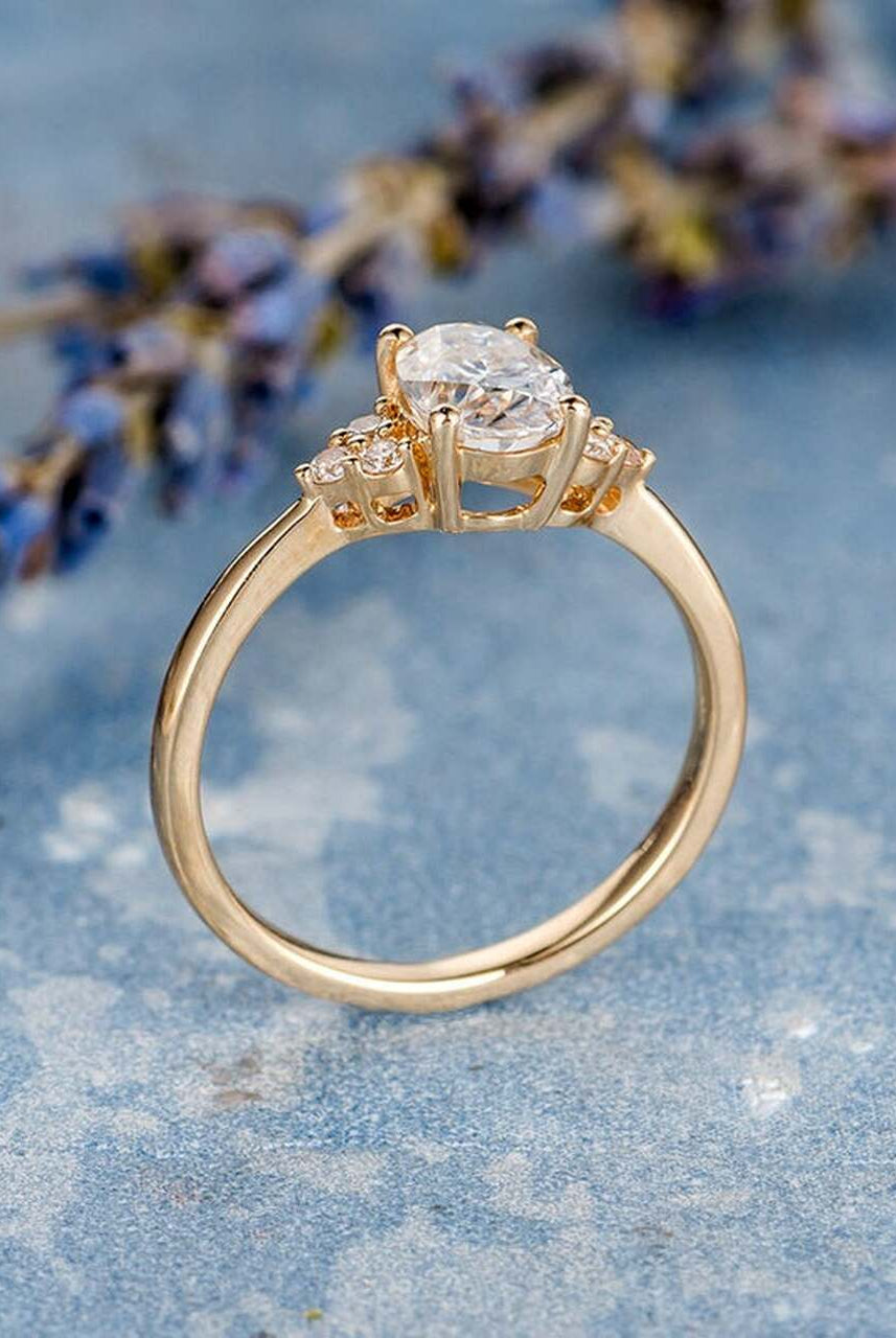 1.0CT Oval Cluster Moissanite Diamond Engagement Ring With Solitaire Setting