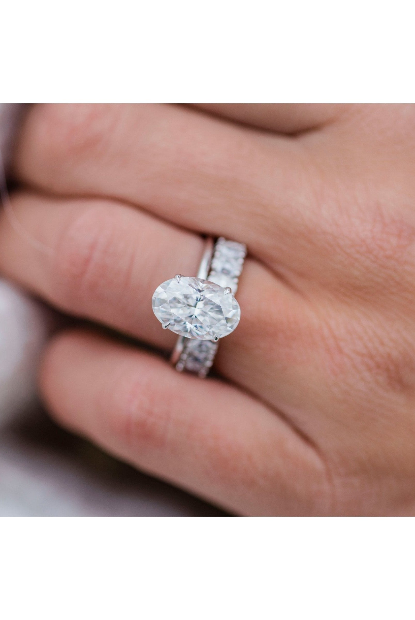 4.0CT Oval Cut 4 Prongs Moissanite Solitaire Engagement Ring