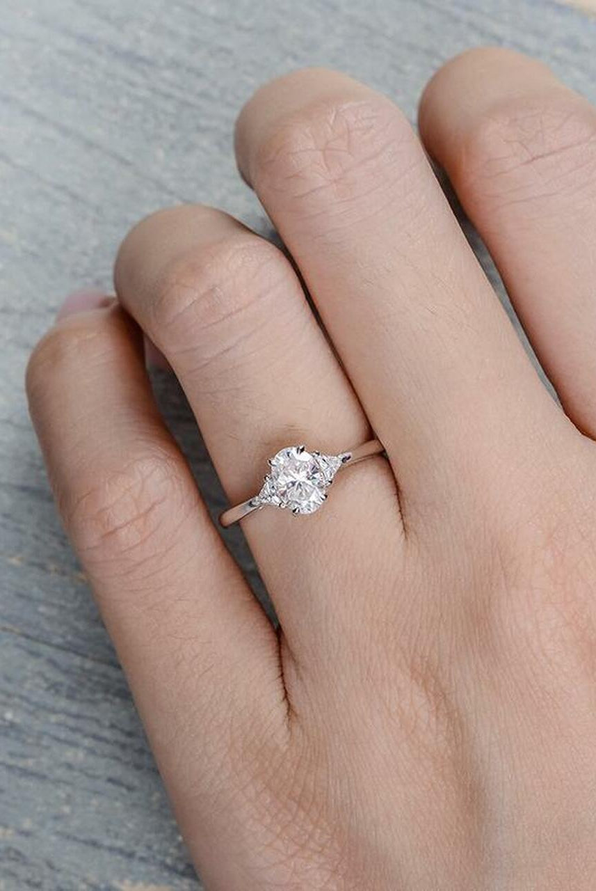 1.0CT Oval Three Stone Moissanite Diamond Solitaire Engagement Ring
