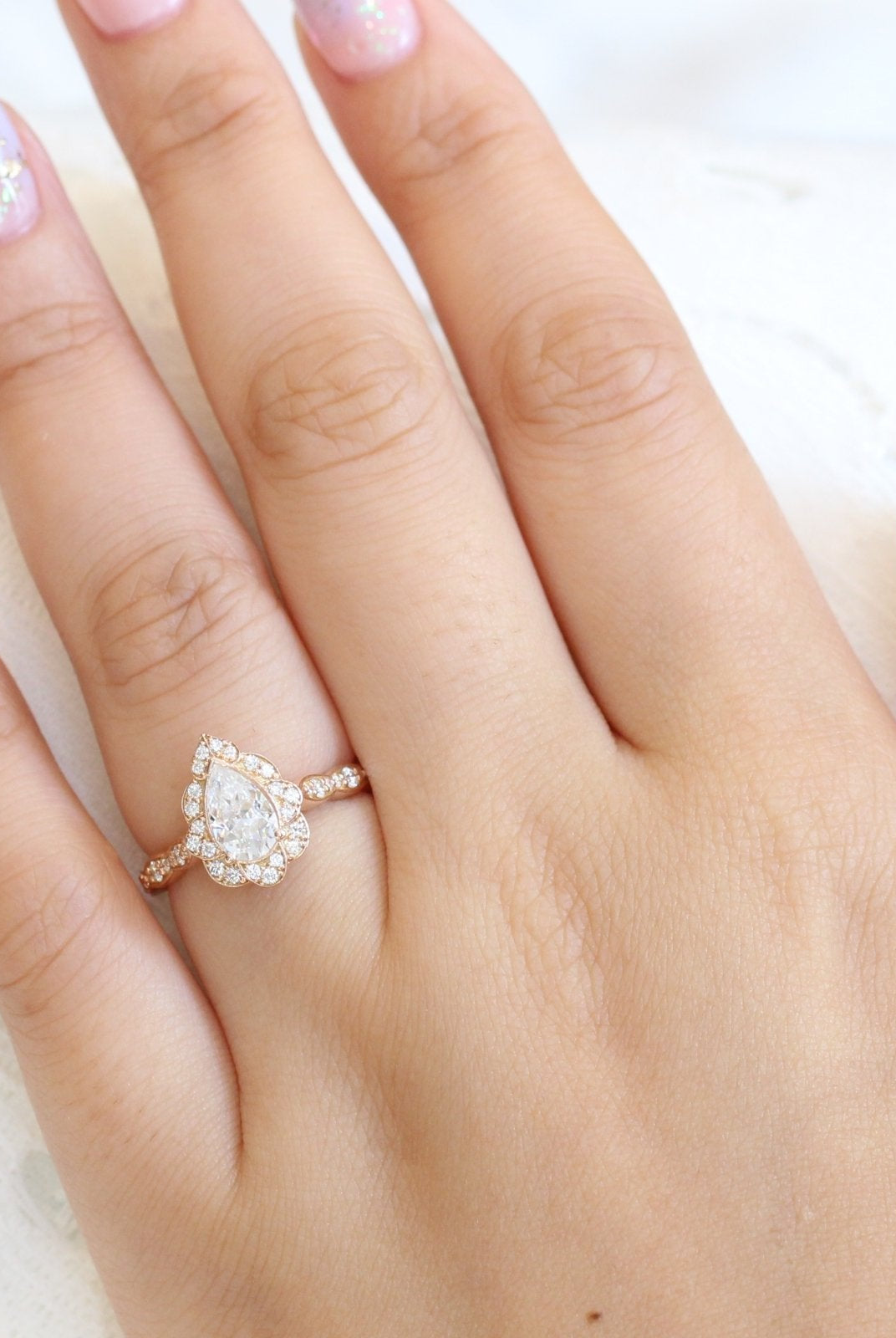 1.0CT Pear Vintage Halo Moissanite Diamond Engagement Ring In Solid Gold