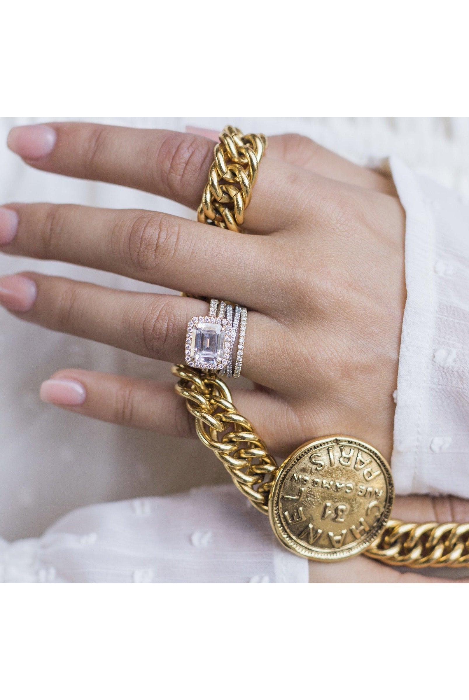 round-cut-cross-over-moissanite-wedding-band